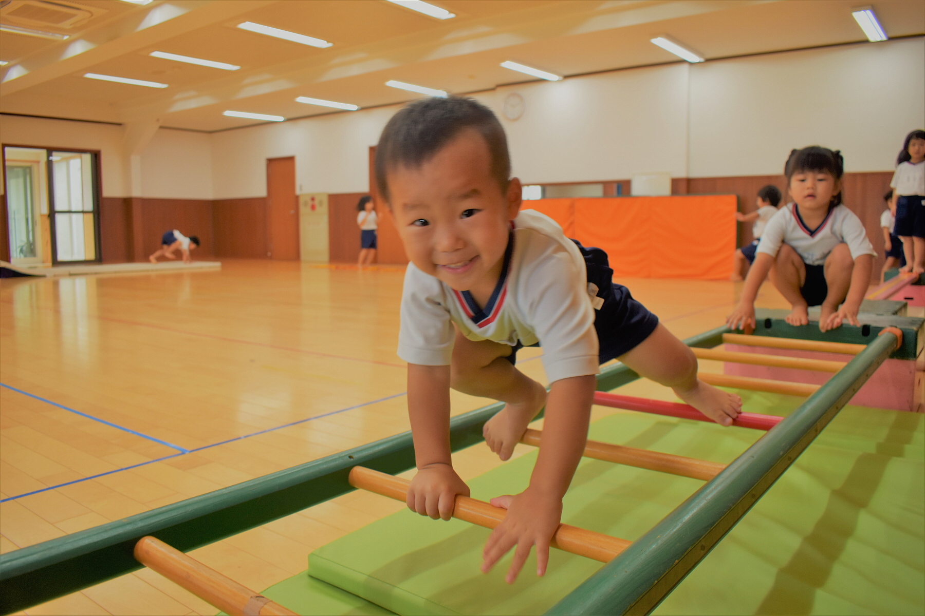 写真：遊んでいる男の子